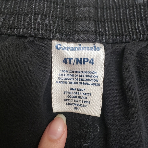 Garanimals Black shorts Size 4t - Picture 3 of 9